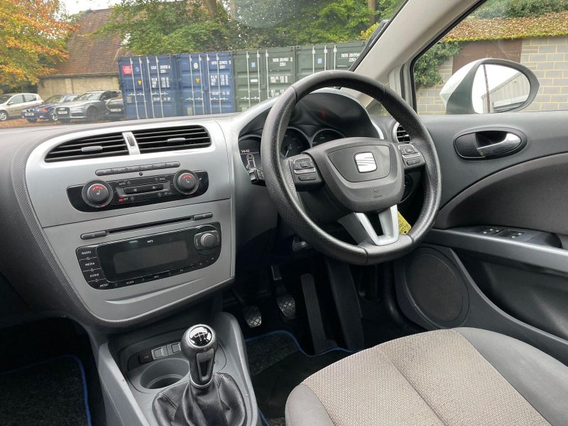 SEAT LEON
