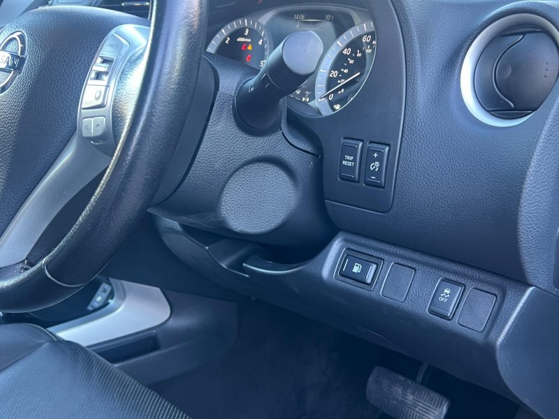 NISSAN NAVARA